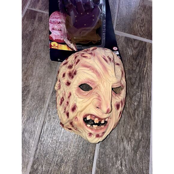 Nightmare On Elm Street Freddy Krueger Glove & Mask Set Rubies Horror Costume - Picture 2 of 8